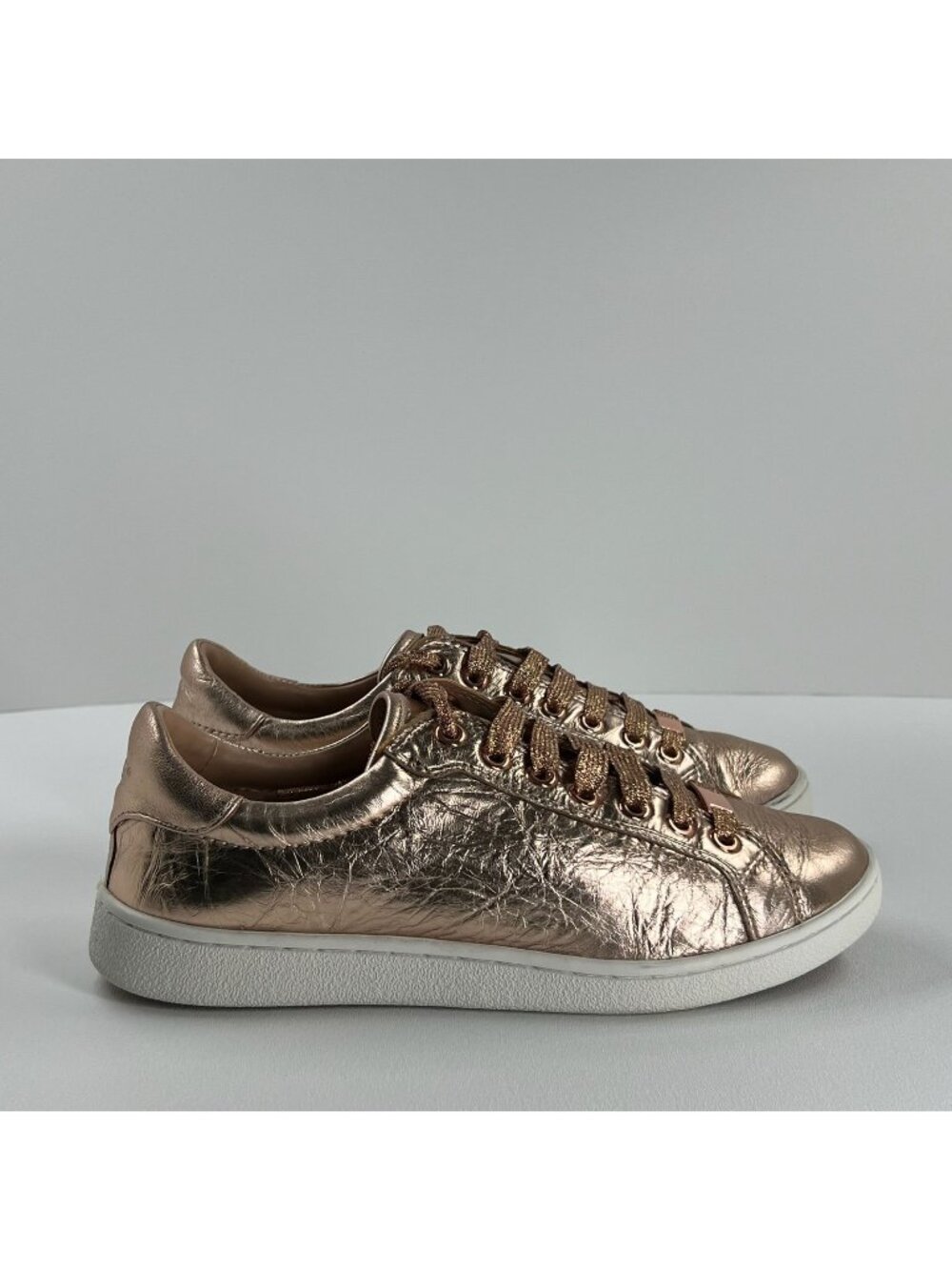 UGG Milo Metallic Leather Sneaker Womens US 7 Low Top Crinkle Lace Up Rose Gold
